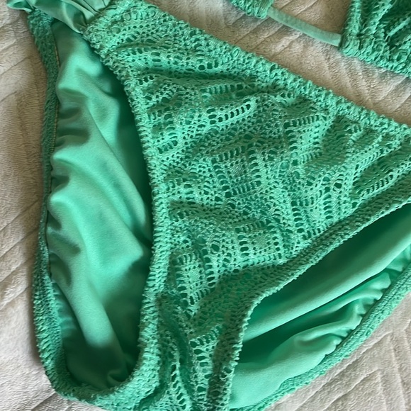 Bikini - Picture 2 of 10